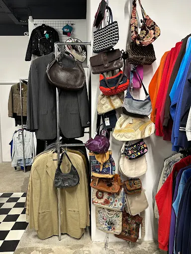 Baza Vintage - Vintage Shop Warszawa | Sklep z ubraniami Vintage